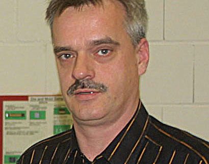 Bild 2: Thomas Loscher, Application Engineer des Schleifmaschinenherstellers Okamoto: „Unsere Doppelsäulen-Schleifmaschinen sind sowohl zum Schleifen von Führungsbahnen als auch zum hochgenauen Flachschleifen bestens geeignet.“ (Archiv: Vogel Business Media)