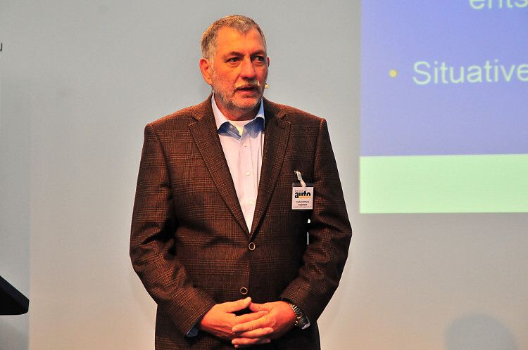 ... Friedrich Wilhelm Teutschbein, Berufsschullehrer am Nikolaus-August-Otto-Berufskolleg in Köln. (Foto: Schmidt)