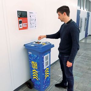 Le projet inter-écoles de la HES-SO Fribourg nommé PRSquare a testé des poubelles PET intelligentes pour inciter les consommateurs à être plus proactifs en matière de recyclage. (Source :  PICC)