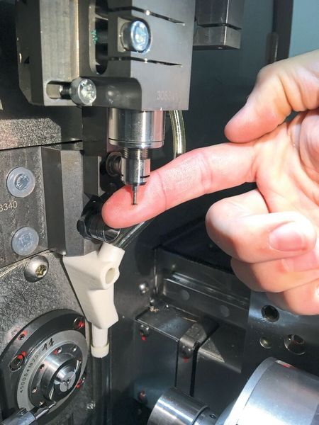 Die Weiss Watch Company hat 2016 in eine neue Tornos Swissnano investiert, um im Einklang mit der Firmenphilosophie so viele Uhrwerkteile wie nur irgend möglich – von Schrauben über Triebe bis zu Wellen – selbst fertigen zu können.  (Tornos)