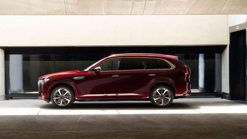 Der Mazda CX-80 ist knapp fünf Meter lang und knapp 1,9 Meter breit. (Bild: Mazda)