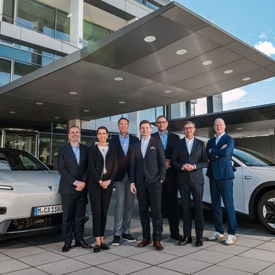 V.l.: Sébastien Valy (Geschäftsführer, Arval Deutschland), Claudia Kaiser (Retail Director, Arval Deutschland), Christian Schüßler (Director Strategic Partnerships, Arval Deutschland), Steffen Obst (Head of Sales, Changan), Karim Ben Naceur (Fleet and Leasing Manager, Changan), Michel Thebault (CEO Consors Finanz BNP Paribas), Bernd Brauer (Head of Mobilty, Consors Finanz) (Bild: Paul Paulsen)