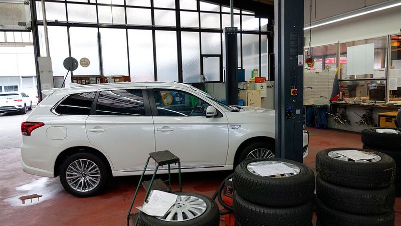 Der saisonale Reifenwechsel beginnt im Schwarzwald schon im September. In den höheren Lagen gab es bereits die ersten Schneefälle. (Bild: Rosenow/»kfz-betrieb«)