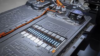 In Korea hat ein Akku eines Mercedes EQE feuer gefangen. Das führte zu Debatten über die Sicherheitstechnik: in Korea und in China, wo die Batterie produziert wurde. (Bild: Mercedes-Benz)