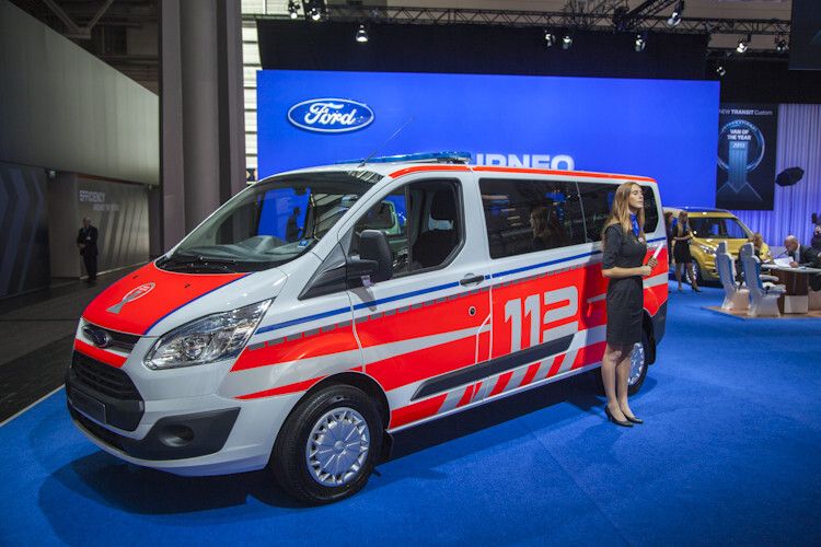 Ford hat auch zwei Fahrzeuge für den Notfall: den Transit... (Foto: Suffner)