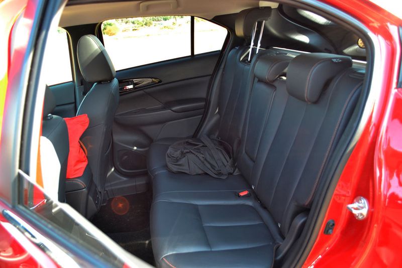 Das freut vor allem Passagiere auf der Rückbank. (Seyerlein / »kfz-betrieb«)