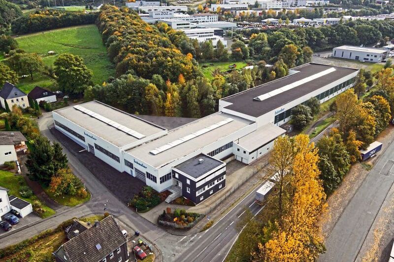 Die Albert Bässler jr. Baubeschlag- und Blechwarenfabrik GmbH konzentriert sich auf die Herstellung von Standard- und Sonderprofilen bis zu 10.050 mm Länge sowie Profilblechen mit einer Tiefe von 10 bis 40 mm. (Bässler)