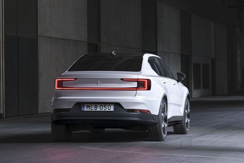 Das Rücklicht besteht aus 280 LED-Leuchtdioden und erstreckt sich über die komplette Fahrzeugbreite. (Polestar)
