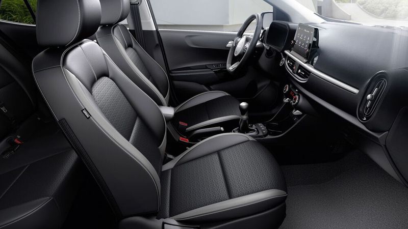 Auf den vorderen Sitzmöbeln im Picanto sitzen auch großgewachsene Passagiere sehr passabel. (Bild: Kia)