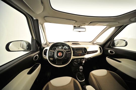 Der Innenraum erinnert an den Fiat 500. (Foto: Fiat)