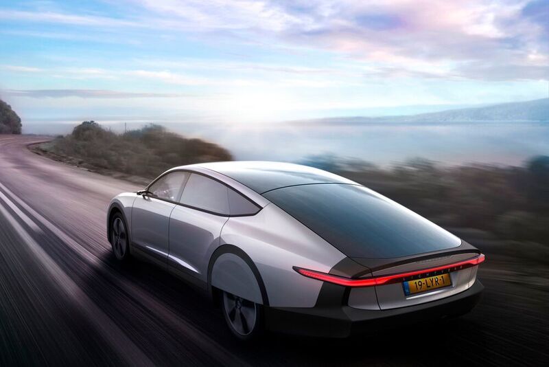 Ein holländisches Start-up will 2021 ein langtreckentaugliches Solarauto auf die Straße bringen. (Lightyear)