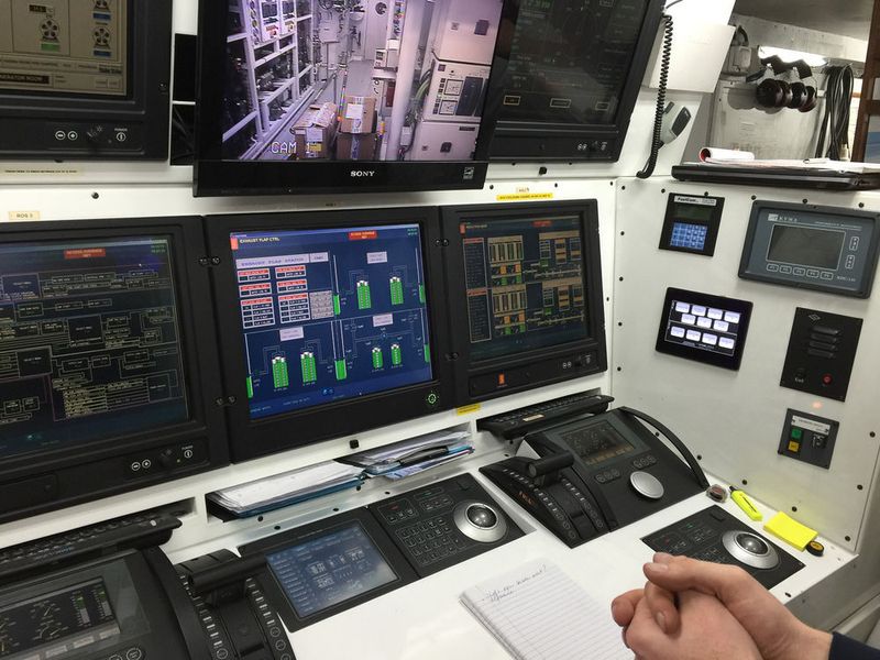 Auf der Yacht Limitless können alle Einrichtungen vom zentralen Steuerungsraum aus bedient werden. (Turck)