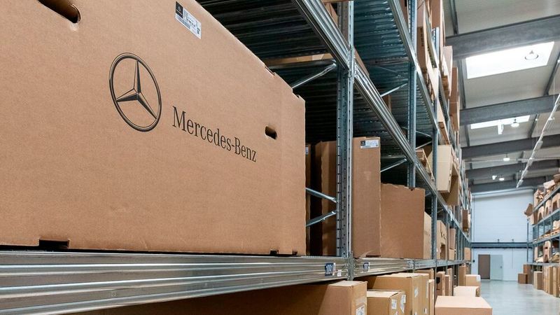 Kommt die Zehn-Jahres-Frist als Gesetz, dann würde der Lager- und Logistikaufwand für Autohersteller und ihre Händler deutlich ansteigen.(Bild:  Jens Distelberg)