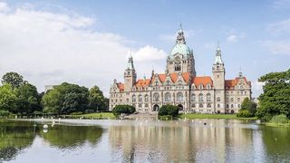 Im Hannoveraner Rathaus verfolgt man eine umfassende Digitalisierungsstrategie (Sebastian Grote - adobe.stock.com)