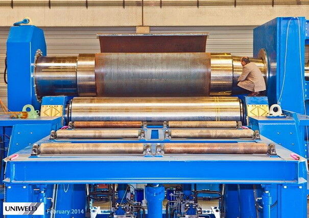 Mit einem Gewicht von rund 620 t ist die Vier-Walzen-Biegemaschine von Uniweld Maschinenbau ein echter Gigant. (Bild: SKF)
