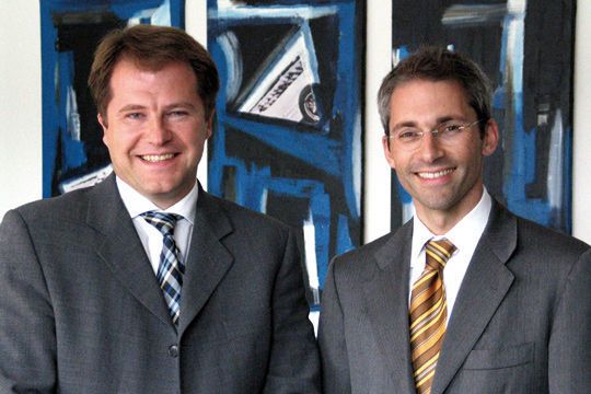 Die beiden Geschäftsführer vom Autohaus Bald: Uwe Hucklenbroich (li.) und  Tobias Bald (re.). (Archiv: Vogel Business Media)