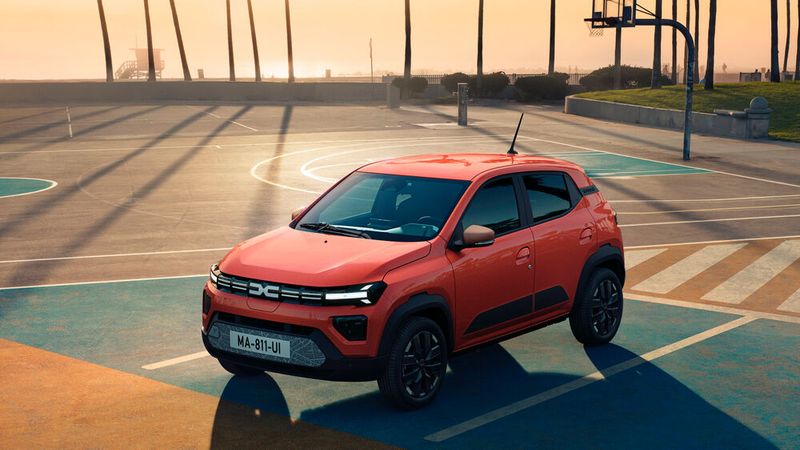 Der überarbeitete Dacia Spring ist ab 16.900 Euro zu haben.(Bild:  Dacia)