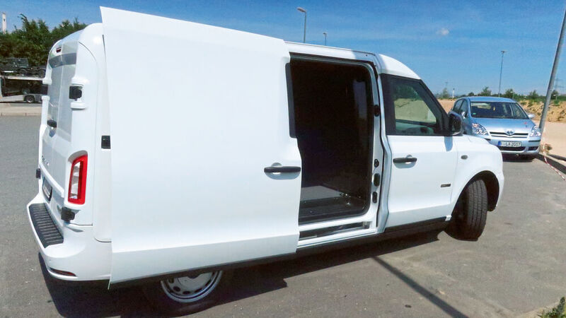 Die Schiebetüren öffnen weit nach hinten, ... (Grimm/»kfz-betrieb«)