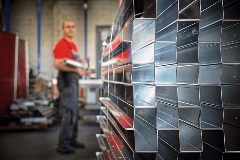 Lastech verfügt über herausragende Blechbearbeitungskompetenzen, um komplexe Werkstücke zu schneiden, formen und fügen. (Thomas Entzeroth)