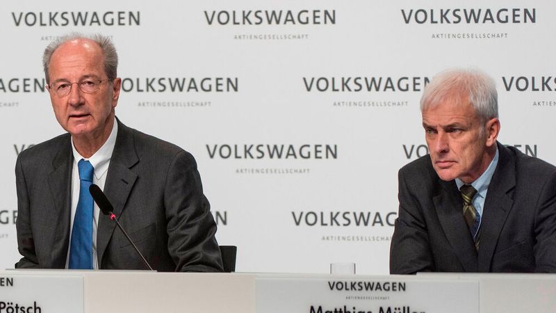 Volkswagen-Aufsichtsratschef Hans Dieter Pötsch (li.) und Ex-Konzernboss Matthias Müller.(Bild:  Volkswagen)