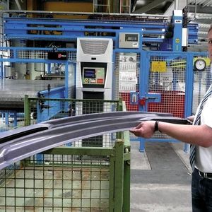 Markus Löcker, Leiter Vorentwicklung bei Kirchhoff: „Schon vor der Inbetriebnahme der Warmformlinie erhielten wir die ersten Aufträge. In die Warmumformung zu investieren war richtig und die Zusammenarbeit mit AP&T hat reibungslos und gut geklappt.“