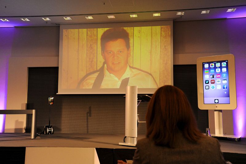 Peter Kratky (General Manager European Channels Group Germany bei Xerox) begrüßte die Gäste per Live-Schaltung. (Bild: Xerox)