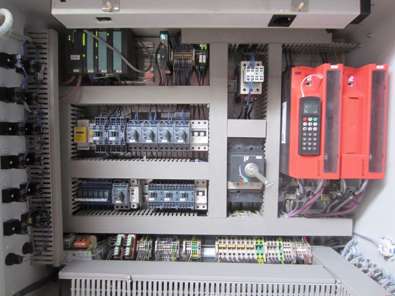 Funkmodule im Schaltschrank. (Bild: Schildknecht)