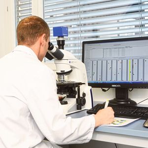 Abb.3: Über einen Web-Zugang sind die Daten aus dem Prüflabor auch für den Käser schnell und einfach zugänglich.(Bild:  Labeco)