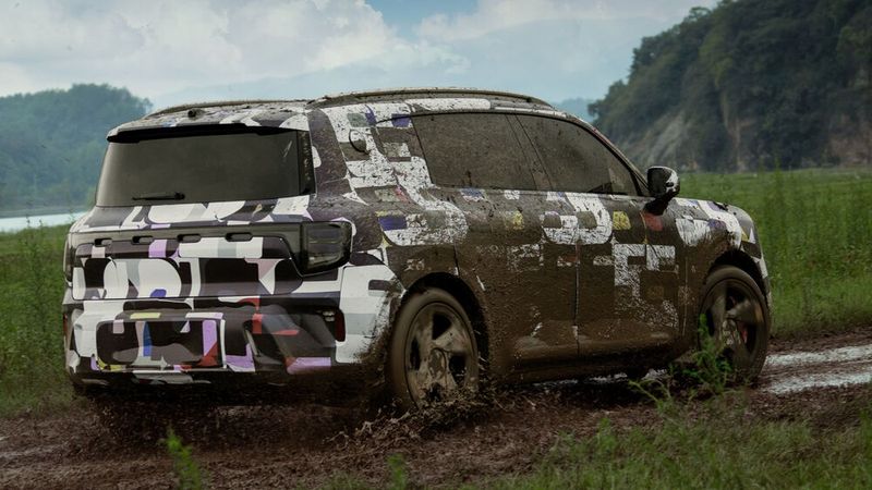 Parallel hat Smart Erlkönigbilder veröffentlicht, die auf seine Offroad-Talente verweisen. (Bild: Smart)