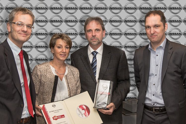 ... Karin und Horst Walter sowie ... (Foto: Nissan)