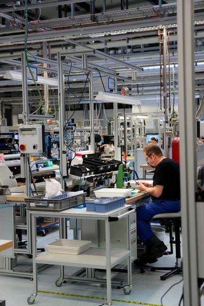 Sensorfertigung bei Endress+Hauser in Waldheim. Geht es nach dem Schweizer Automatisierungsspezialisten, soll der Umsatzanteil (derzeit etwa 20%) der Analayse-Lösungen bei E+H kräftig steigen (PROCESS)