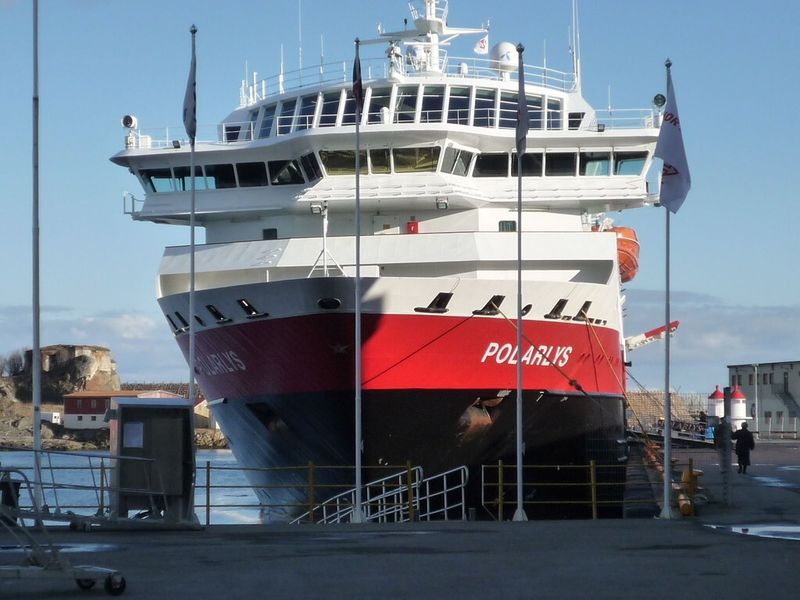 Schiffe und Offshore-Anlagen müssen über ihren kompletten Lebenszyklus hohen Anforderungen in Effizienz und Verfügbarkeit genügen. (Bild: Höltkemeier)