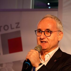 Wie Unternehmen von den Aktivitäten ihres Bundeslandes profitieren können, zeigte Joachim Speck von Baden-Württemberg International (BW_i). Er stellte beispielhaft Programme vor, die Unternehmen bei Ansiedlung, aber auch im laufenden Betrieb begleiten und unterstützen.(Bild:  Maschinenmarkt/rw)