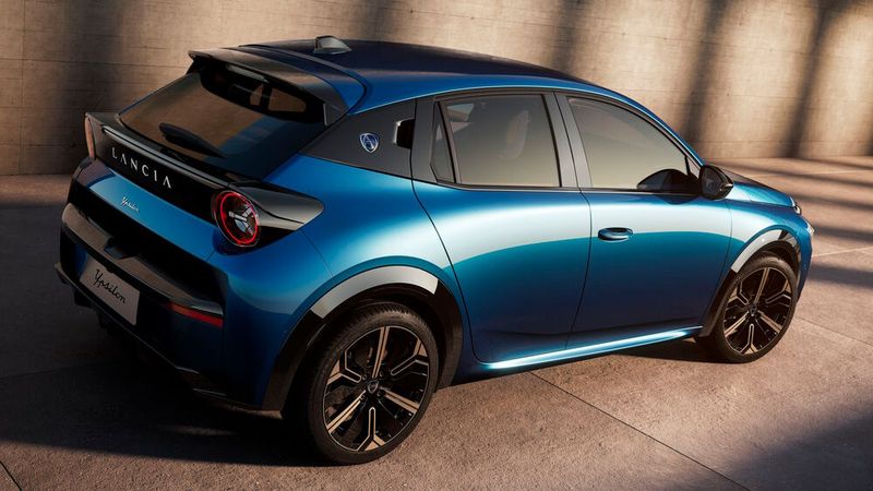 Der Kleinwagen tritt sehr eigenständig auf. (Bild: Lancia)