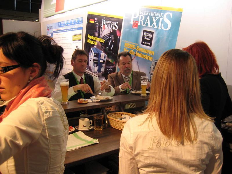 ELEKTRONIKPRAXIS lädt traditionell am zweiten Messetag zum zünftigen Weißwurstfrühstück mit Weißbier zum Laugenbrezel ein (Archiv: Vogel Business Media)