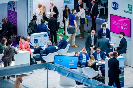 Blick in die Messehalle der Chemspec Europe(Bild:  Chemspec Europe)