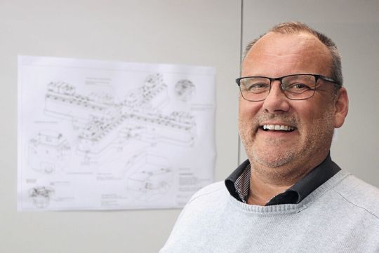 René Baumann, Geschäftsführer Gremotool GmbH: «Mittels digitaler Zwillinge analysieren wir Prozesse frühzeitig und erkennen potenzielle Probleme, noch bevor die Projektausarbeitung beginnt.»(Bild:  Martin Sinzig)