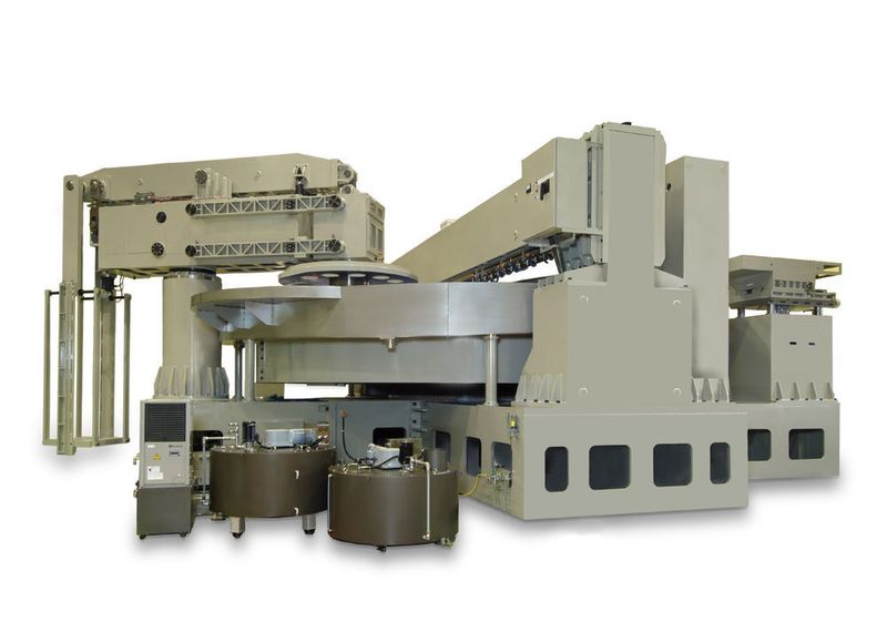 Mit dem «Pitch-Polisher SPP» bietet Okamoto ein Maschinenkonzept an, mit dem beispielsweise eine Oberflächengenauigkeit von 30 Nanometer auf einer Fläche von 1,5 Quadratmeter erreicht wird.  (Okamoto)