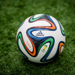 Der „Brazuca“ ist Ergebnis einer fast 30-jährigen Partnerschaft von adidas und Bayer MaterialScience auf dem Gebiet der Ballentwicklung.
