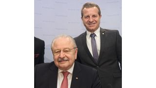 ZDK-Präsident Jürgen Karpinski (li.) und Vizepräsident Thomas Peckruhn fordern von der Politik erneut schnelles Handeln. (Bild: Zietz/»kfz-betrieb«)