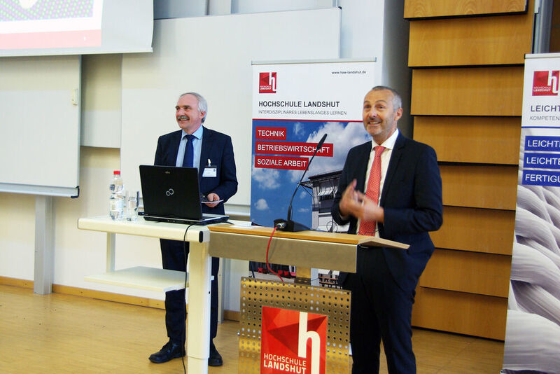 Undersecretary Werner Loscheider (BMWi) with the initiator of the lightweight construction colloquium, Prof. Dr. Otto Huber (University of Landshut). (University of Landshut)