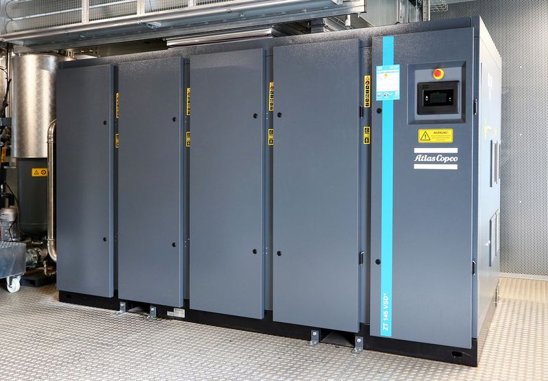 Die Druckluft unterstützt in der Patty-Produktion vor allem die Formung, das heißt, die Druckluft kommt in Kontakt mit dem Fleisch. OSI hat deshalb Kompressoren, die absolut ölfrei verdichten.  (Bild: Atlas Copco)