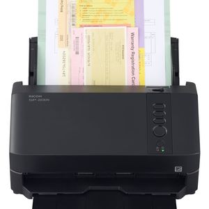 Der günstigere Ricoh SP‑2230N bietet denselben Funktionsumfang wie der schnellere SP‑2240N. Auch er kommt mit einer Vielzahl von Vorlagenformaten zurecht.(Bild:  PFU)