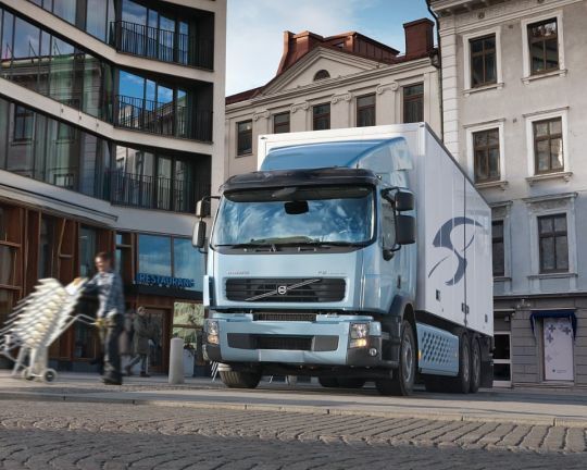 In erster Linie soll der Hybrid-Lkw im Verteilerverkehr eingesetzt werden. (Archiv: Vogel Business Media)