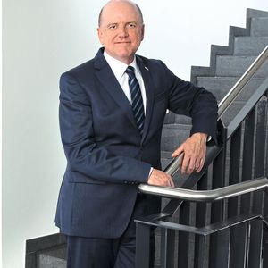 „Mit unserer Erfahrung in der Lager-, Getriebe- und Elektromotorenentwicklung, unseren Produktionstechnologien und nicht zuletzt unseren Möglichkeiten bei der Simulation und Prüfstandserprobung können wir einen entscheidenden Beitrag für die Weiterentwicklung von Leichtbau- robotern leisten“, erklärt Ralf Moseberg, Leiter Geschäftsbereich Industrial Automation bei Schaeffler. (Bild:  Schaeffler)