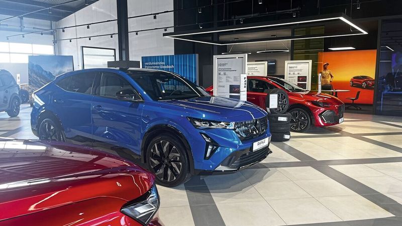 Das Autohaus Beil hat in Heuchelheim als erster Standort in Deutschland die neue Renault-CI „New R“ umgesetzt.(Bild:  Simon – VCG)