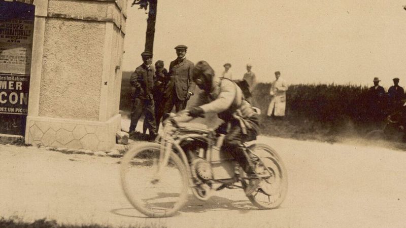 Václav Vondřich, der Gewinner von Dourdan, 1905 bei seinem Parforceritt.(Bild:  Škoda)