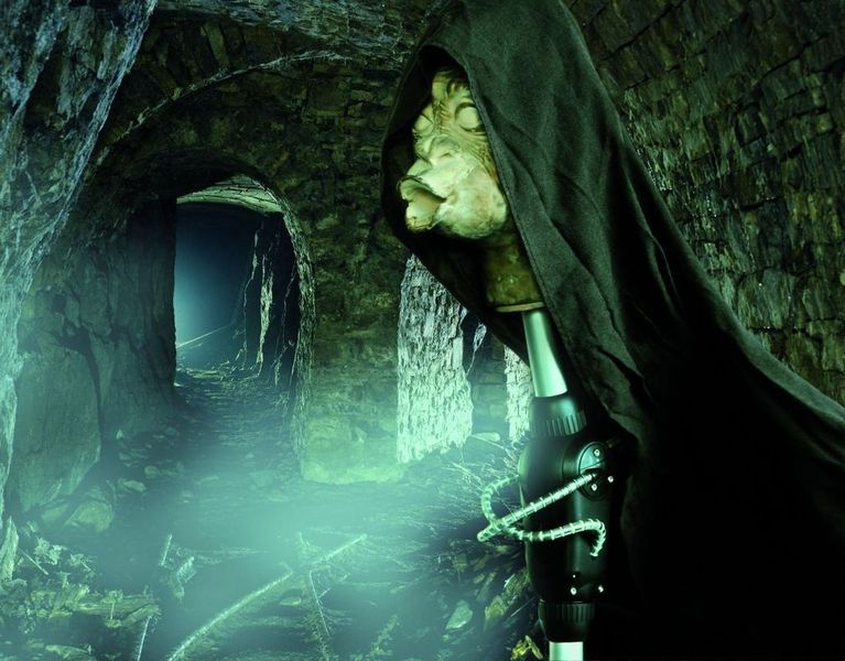Animatronics: Robolink-Mehrachsgelenke bewegen Showroboter in der Geisterbahn.  (Bild: Igus)