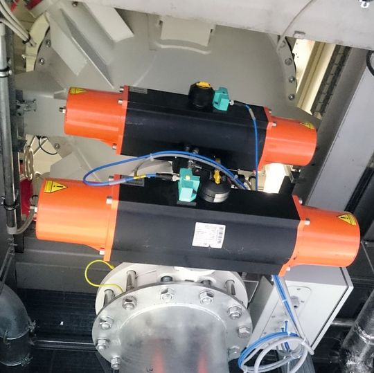 Die Taktschleuse lässt sich in der Regel aufgrund ihrer leichten und kompakten Bauform problemlos in bestehende Anlagen integrieren, ohne aufwändige Stützkonstruktionen oder zusätzliche elektrische Versorgungsleitungen installieren zu müssen. Die Taktschleuse lässt sich in der Regel aufgrund ihrer leichten und kompakten Bauform problemlos in bestehende Anlagen integrieren, ohne aufwändige Stützkonstruktionen oder zusätzliche elektrische Versorgungsleitungen installieren zu müssen.