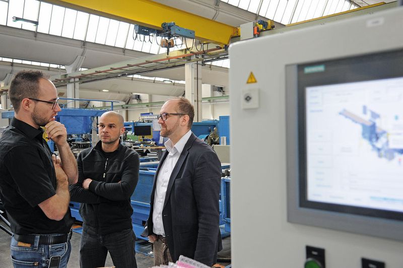Von links: Manuel Frei (Engineering Jansen), Urs Brülisauer (Leiter Engineering Jansen) und Michael Schüpbach (Sales Engineer Fanuc). (Fanuc)